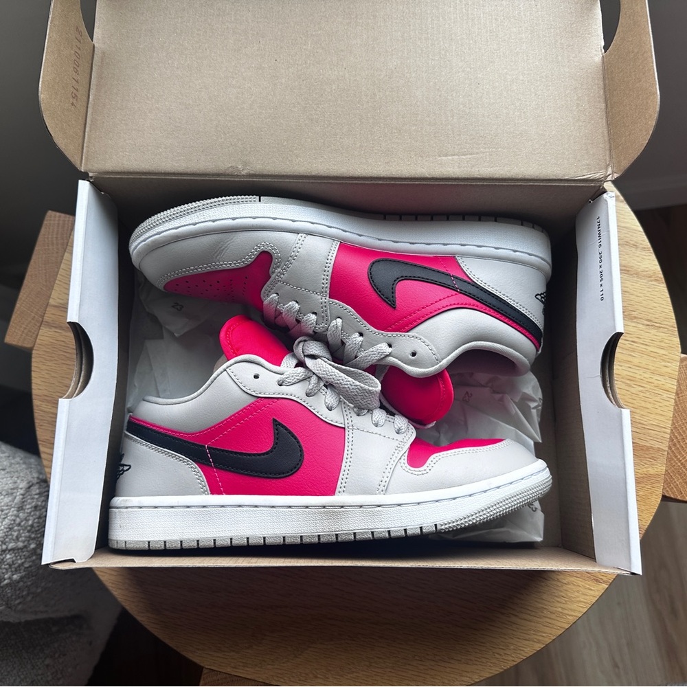 Jordan 1 Lows - Iron Ore/Siren red